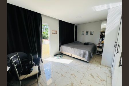 Casa à venda com 319m², 3 quartos e 3 vagas