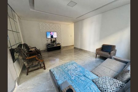 Casa à venda com 319m², 3 quartos e 3 vagas