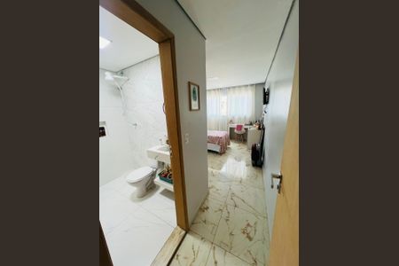 Casa à venda com 319m², 3 quartos e 3 vagas