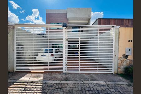 Casa à venda com 319m², 3 quartos e 3 vagas