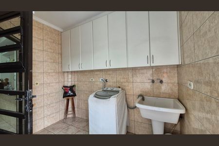 Casa para alugar com 240m², 3 quartos e 2 vagas Casa para alugar com 240m², 3 quartos e 2 vagasArea de serviço