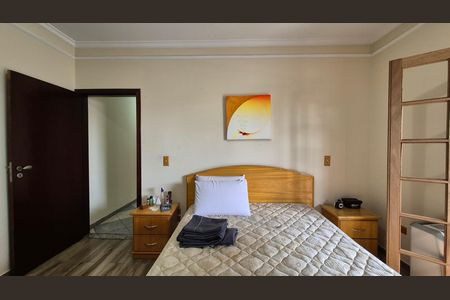 Casa para alugar com 240m², 3 quartos e 2 vagas Casa para alugar com 240m², 3 quartos e 2 vagasQuarto