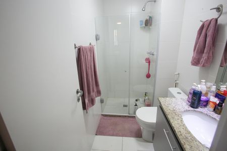 Apartamento à venda com 74m², 2 quartos e 1 vagaBanheiro da Suíte