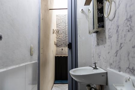 Banheiro de kitnet/studio para alugar com 1 quarto, 40m² em Nova Granada, Belo Horizonte