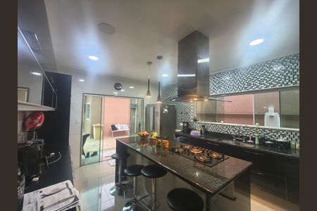 Casa de condomínio à venda com 638m², 5 quartos e 4 vagas