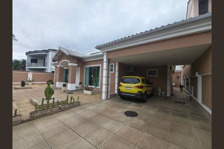 Casa de condomínio à venda com 638m², 5 quartos e 4 vagas