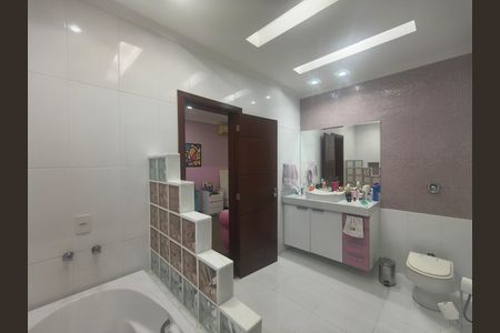 Casa de condomínio à venda com 638m², 5 quartos e 4 vagas
