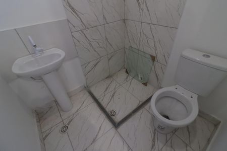 Banheiro de kitnet/studio para alugar com 1 quarto, 22m² em Rochdale, Osasco