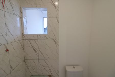 Banheiro de kitnet/studio para alugar com 1 quarto, 22m² em Rochdale, Osasco