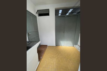 Casa à venda com 350m², 7 quartos e 2 vagas Casa à venda com 350m², 7 quartos e 2 vagasÁrea de serviço - casa 2
