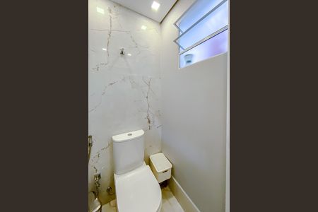 Casa à venda com 184m², 2 quartos e 2 vagasLavabo