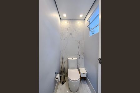 Casa à venda com 184m², 2 quartos e 2 vagasLavabo