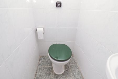 Casa para alugar com 279m², 3 quartos e 1 vaga Casa para alugar com 279m², 3 quartos e 1 vagaBanheiro Externo