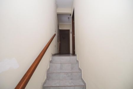 Casa para alugar com 279m², 3 quartos e 1 vaga Casa para alugar com 279m², 3 quartos e 1 vagaEscada