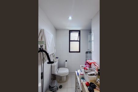 Apartamento à venda com 180m², 4 quartos e 3 vagas Apartamento à venda com 180m², 4 quartos e 3 vagasBanheiro da Suíte