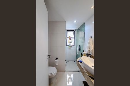 Apartamento à venda com 180m², 4 quartos e 3 vagas Apartamento à venda com 180m², 4 quartos e 3 vagasBanheiro da Suíte