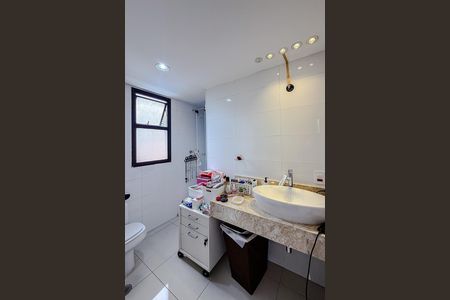 Apartamento à venda com 180m², 4 quartos e 3 vagas Apartamento à venda com 180m², 4 quartos e 3 vagasBanheiro da Suíte