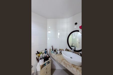 Apartamento à venda com 180m², 4 quartos e 3 vagas Apartamento à venda com 180m², 4 quartos e 3 vagasBanheiro da Suíte 2