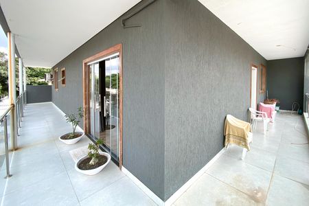 Casa à venda com 1000m², 4 quartos e 8 vagas Casa à venda com 1000m², 4 quartos e 8 vagasVaranda da Suite