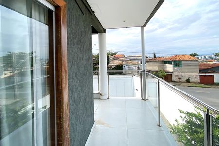 Casa à venda com 1000m², 4 quartos e 8 vagas Casa à venda com 1000m², 4 quartos e 8 vagasVaranda da Suite