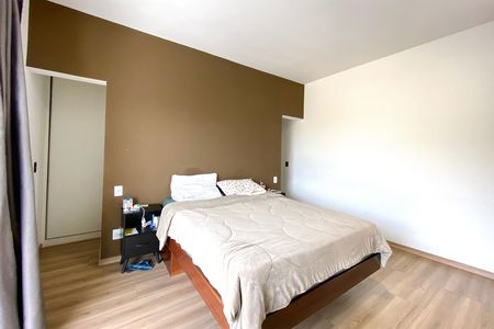 Casa à venda com 1000m², 4 quartos e 8 vagas Casa à venda com 1000m², 4 quartos e 8 vagasSuite 1