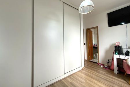 Casa à venda com 1000m², 4 quartos e 8 vagas Casa à venda com 1000m², 4 quartos e 8 vagasSuite 2