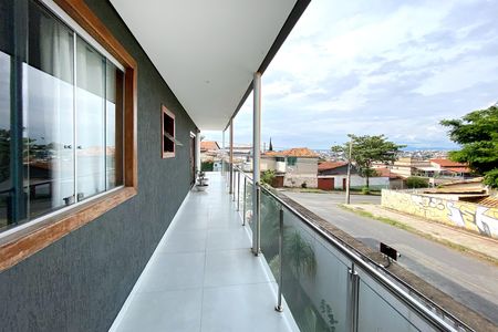 Casa à venda com 1000m², 4 quartos e 8 vagas Casa à venda com 1000m², 4 quartos e 8 vagasVaranda da Suite