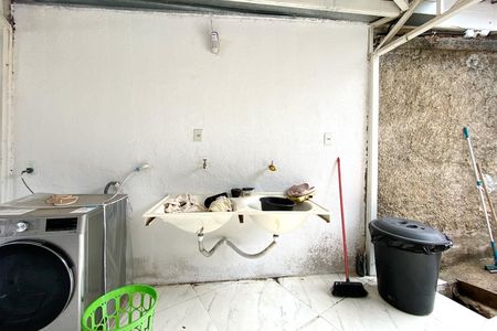 Casa à venda com 1000m², 4 quartos e 8 vagas Casa à venda com 1000m², 4 quartos e 8 vagasÁrea de Serviço