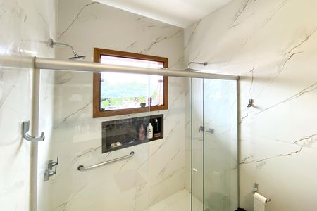 Casa à venda com 1000m², 4 quartos e 8 vagas Casa à venda com 1000m², 4 quartos e 8 vagasBanheiro da Suíte 1