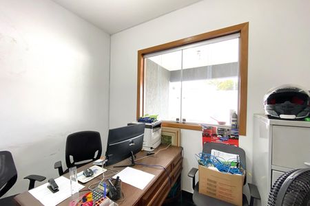 Casa à venda com 1000m², 4 quartos e 8 vagas Casa à venda com 1000m², 4 quartos e 8 vagasQuarto 4