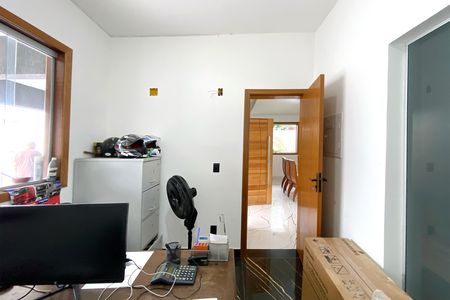 Casa à venda com 1000m², 4 quartos e 8 vagas Casa à venda com 1000m², 4 quartos e 8 vagasQuarto 4