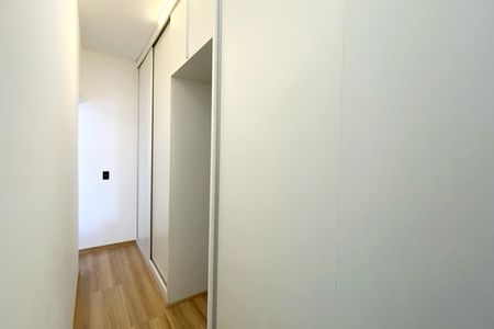 Casa à venda com 1000m², 4 quartos e 8 vagas Casa à venda com 1000m², 4 quartos e 8 vagasCloset da suíte