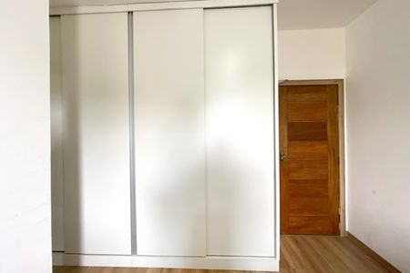 Casa à venda com 1000m², 4 quartos e 8 vagas Casa à venda com 1000m², 4 quartos e 8 vagasSuite 3