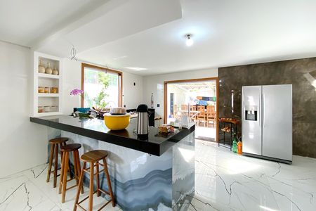 Casa à venda com 1000m², 4 quartos e 8 vagas Casa à venda com 1000m², 4 quartos e 8 vagasCozinha