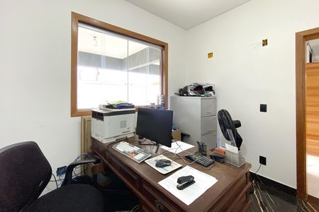 Casa à venda com 1000m², 4 quartos e 8 vagas Casa à venda com 1000m², 4 quartos e 8 vagasQuarto 4