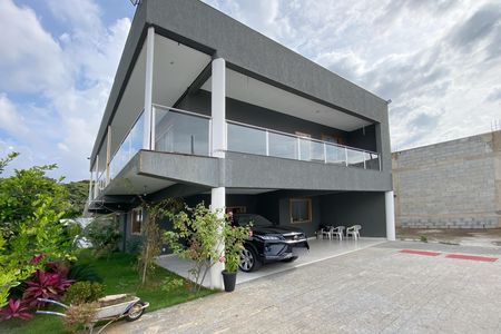 Casa à venda com 1000m², 4 quartos e 8 vagas