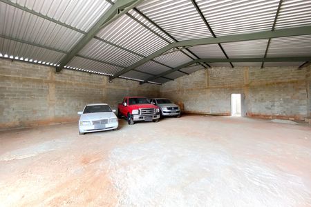 Casa à venda com 1000m², 4 quartos e 8 vagas Casa à venda com 1000m², 4 quartos e 8 vagasGalpão externo