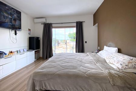 Casa à venda com 1000m², 4 quartos e 8 vagas Casa à venda com 1000m², 4 quartos e 8 vagasSuite 1