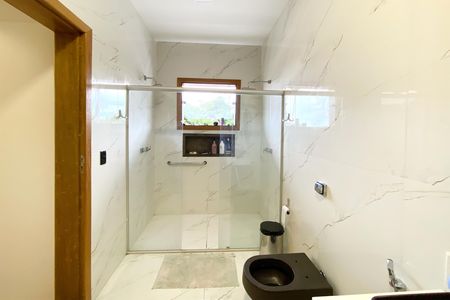 Casa à venda com 1000m², 4 quartos e 8 vagas Casa à venda com 1000m², 4 quartos e 8 vagasBanheiro da Suíte 1