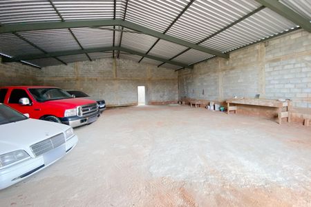 Casa à venda com 1000m², 4 quartos e 8 vagas Casa à venda com 1000m², 4 quartos e 8 vagasGalpão externo
