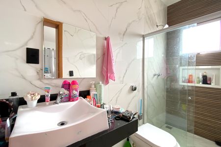 Casa à venda com 1000m², 4 quartos e 8 vagas Casa à venda com 1000m², 4 quartos e 8 vagasBanheiro da Suíte 2