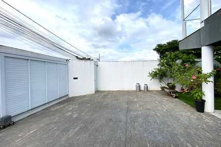 Casa à venda com 1000m², 4 quartos e 8 vagas Casa à venda com 1000m², 4 quartos e 8 vagasGaragem