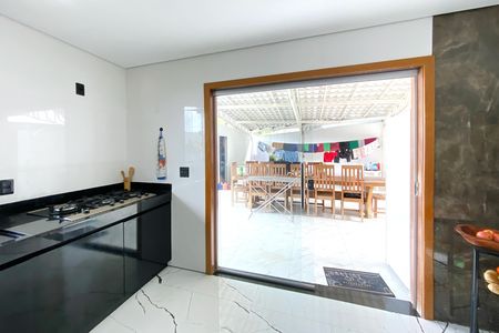Casa à venda com 1000m², 4 quartos e 8 vagas Casa à venda com 1000m², 4 quartos e 8 vagasCozinha