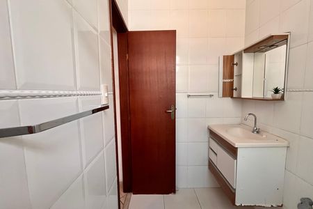 Apartamento para alugar com 60m², 2 quartos e sem vagaBanheiro 