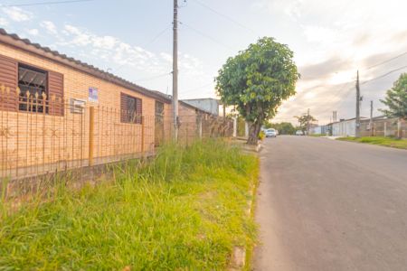 Casa à venda com 100m², 2 quartos e 2 vagas Casa à venda com 100m², 2 quartos e 2 vagasVista da Rua