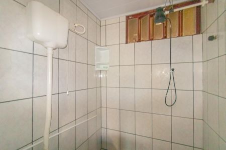 Casa à venda com 100m², 2 quartos e 2 vagas Casa à venda com 100m², 2 quartos e 2 vagasBanheiro da Suíte