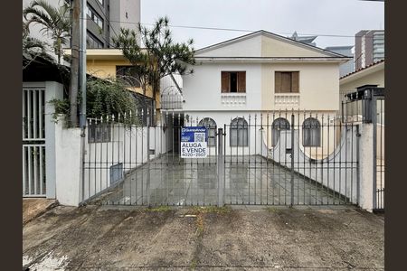 Casa para alugar com 155m², 3 quartos e 2 vagas Casa para alugar com 155m², 3 quartos e 2 vagasFachada
