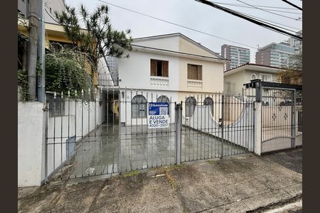 Casa para alugar com 155m², 3 quartos e 2 vagas Casa para alugar com 155m², 3 quartos e 2 vagasFachada