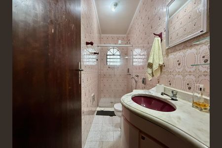 Casa para alugar com 155m², 3 quartos e 2 vagas Casa para alugar com 155m², 3 quartos e 2 vagasBanheiro Suíte