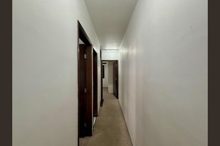 Casa para alugar com 155m², 3 quartos e 2 vagas Casa para alugar com 155m², 3 quartos e 2 vagasCorredor Quartos